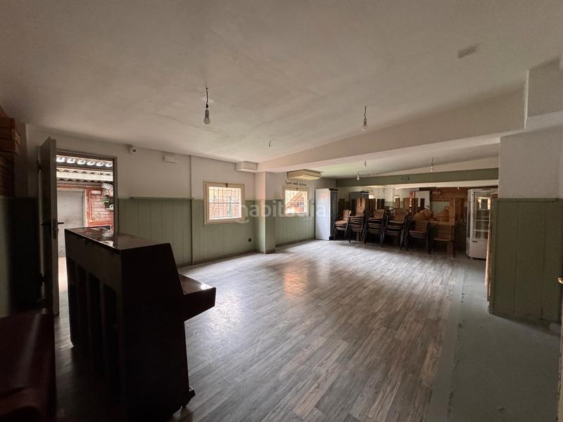 Foto 67cfdde2-8f96-4c63-b1ee-db49667ec5ae. Traspàs local comercial a carrer ample 19 a Bisbal d´Empordà (La)