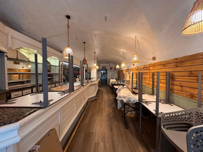 Foto 7abc666c-376e-46d3-8884-e76db6063dfc. Traspàs local comercial a carrer ample 19 a Bisbal d´Empordà (La)