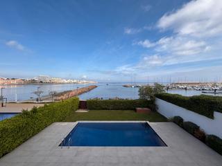 Casa  Avinguda riells. Alt empordà, l'escala, casa.