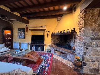 Casa in Carrer l'empordà 10. Baix empordà, corçà, casa de poble de pedra..