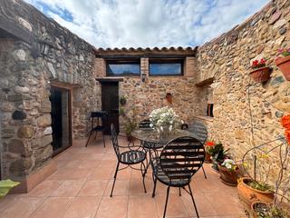 Casa a Carrer l'empordà 10. Baix empordà, corçà, casa de poble de pedra