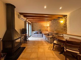 Masia a Carrer llabià 14. Baix empordà, gualta, casa de pueblo de piedra