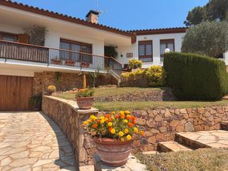 Casa  Carrer ridaura. Baix empordà, mont ras, casa unifamiliar a cuatro vientos.