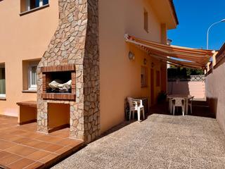 Maison  Carrer de ramon muntaner. .baix empordà, torroella de montgrí, casa unifamiliar a cuatro v