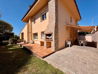 Casa  Carrer de ramon muntaner. .baix empordà, torroella de montgrí, casa unifamiliar a cuatro v