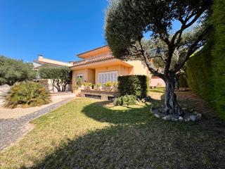 Casa  Carrer de ramon muntaner. Baix empordà, torroella de montgrí, casa unifamiliar a cuatro vi