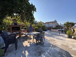 House  Carrer de vinyoles. .baix empordà, masos de pals, casa + terreno edificable colindan