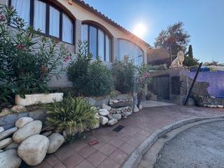 Casa  Carrer de vinyoles. Baix empordà, masos de pals, casa + terreno edificable colindant