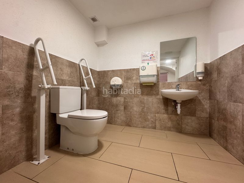 Foto f5ebd4ef-a4e5-4449-b473-2293a385fc58. Local comercial amb calefacció a Bisbal d´Empordà (La)