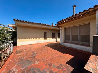 Casa  Carrer de la porta nova. Baix empordà, torroella de montrgí, casa con gran patio posterio