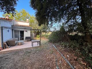 Casa  C-66. Baix empordà, aforas corçà, casa de planta baja con jardín