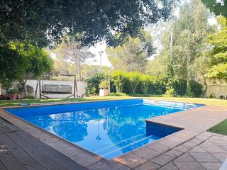 Casa  Carrer puig. Alt empordà, l’escala, casa con jardín y piscina