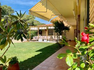 Casa  Carrer puig. Alt empordà, l’escala, casa con jardín y piscina