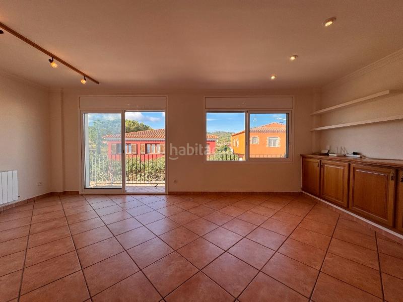 Foto 8967f3d1-ab68-4f39-bf69-2f31452156a9. Casa amb calefacció aparcament a Mont-ras