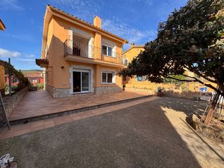 Haus  Carrer rissec. Baix empordà, mont ras, casa unifamiliar.