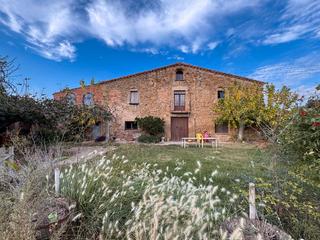 Masia  Carrer montseny 14. Baix empordà, corça, masia con terreno urbano