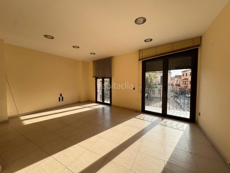 Foto 42122c1e-e033-4338-bef9-5ca2eac7b40e. Lloguer oficina a carrer de l'aigüeta 125 a Bisbal d´Empordà (La)