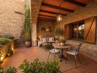 Masia  Carrer del sol. Baix empordà, corçà, casa de piedra