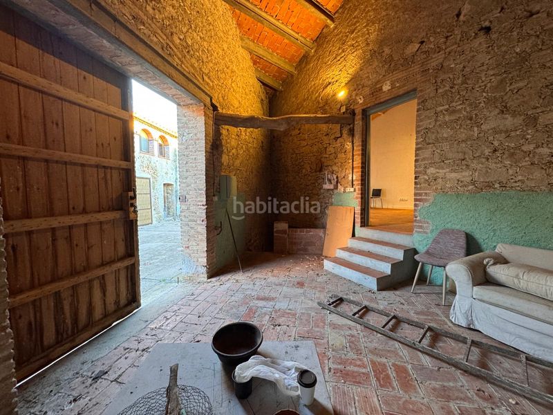 Foto b4da0c58-89e9-4936-af19-6d0c10ee791d. Casa amb xemeneia aparcament a Corçà