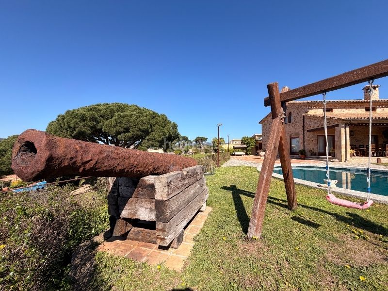 Foto 11c90abf-9ab1-42ce-bdd5-2301abd8614c. Casa amb xemeneia calefacció aparcament piscina a Sant Feliu de Guíxols