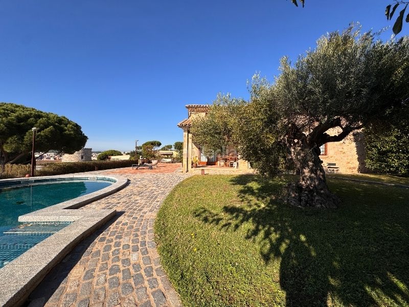 Foto 80d1b8af-e4b1-4119-9531-0a6f18fb075c. Casa amb xemeneia calefacció aparcament piscina a Sant Feliu de Guíxols