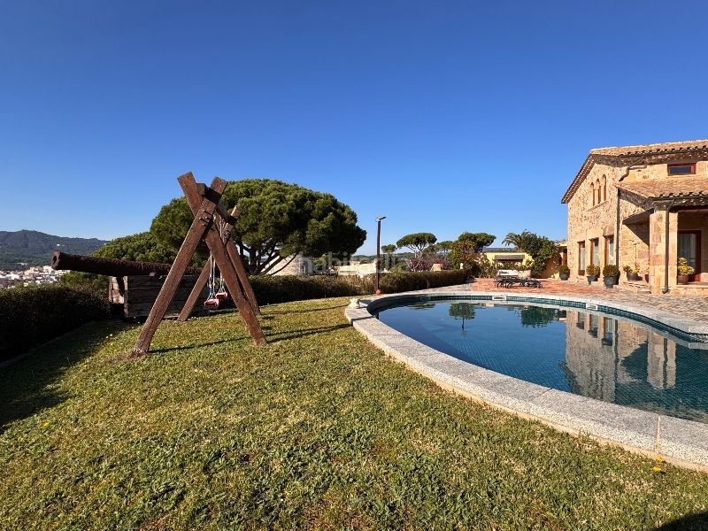 Foto a404bbac-ae06-443e-aecb-0a1a1ece8d4c. Casa amb xemeneia calefacció aparcament piscina a Sant Feliu de Guíxols