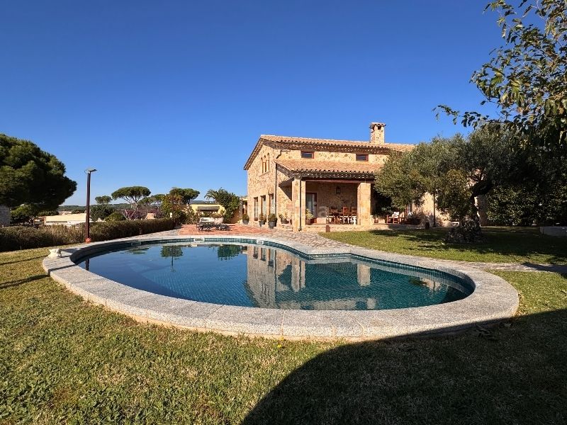 Foto ad07c083-2564-4793-9998-7be8ee5c2789. Casa amb xemeneia calefacció aparcament piscina a Sant Feliu de Guíxols