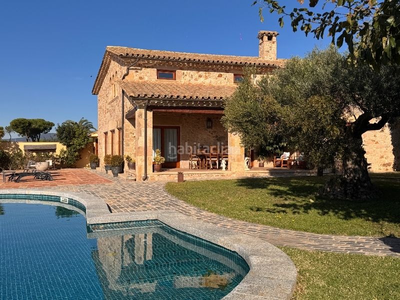 Foto b8fe4684-ecba-44f3-a03a-d153c4b3fdc2. Casa amb xemeneia calefacció aparcament piscina a Sant Feliu de Guíxols