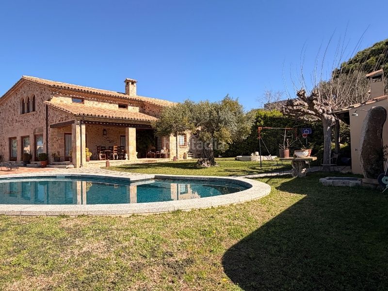 Foto ba78d499-21e0-4b2a-8f90-2ed7fabbce6c. Casa amb xemeneia calefacció aparcament piscina a Sant Feliu de Guíxols