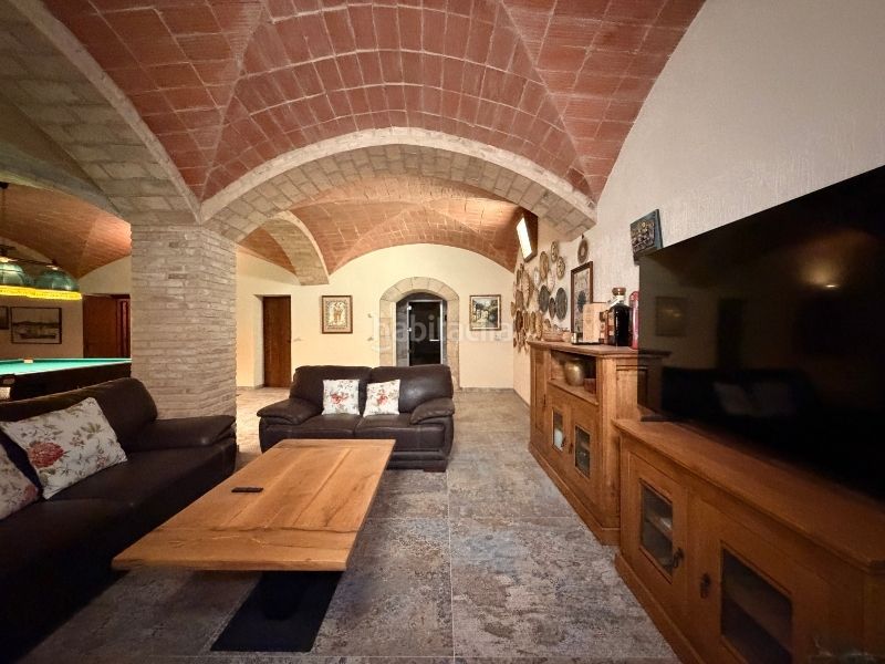Foto c91b618a-0fdf-4e44-99f2-35218e1c9e06. Casa amb xemeneia calefacció aparcament piscina a Sant Feliu de Guíxols