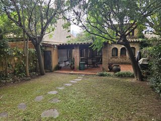 Casa  Avinguda costa brava. Baix empordà, corçà, casa de pueblo de piedra.
