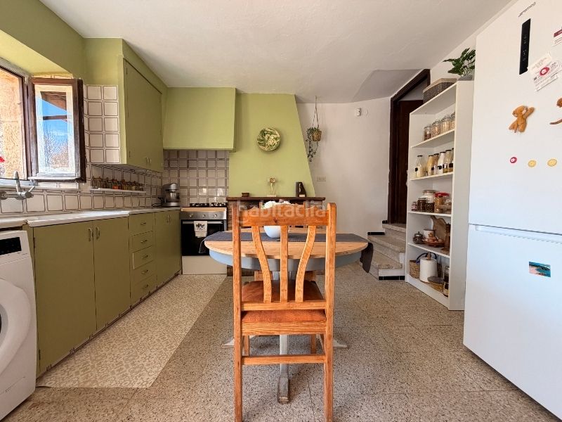 Foto a1e4a945-9f01-4cb2-a306-1ef33e6ec22f. Casa amb xemeneia a Forallac