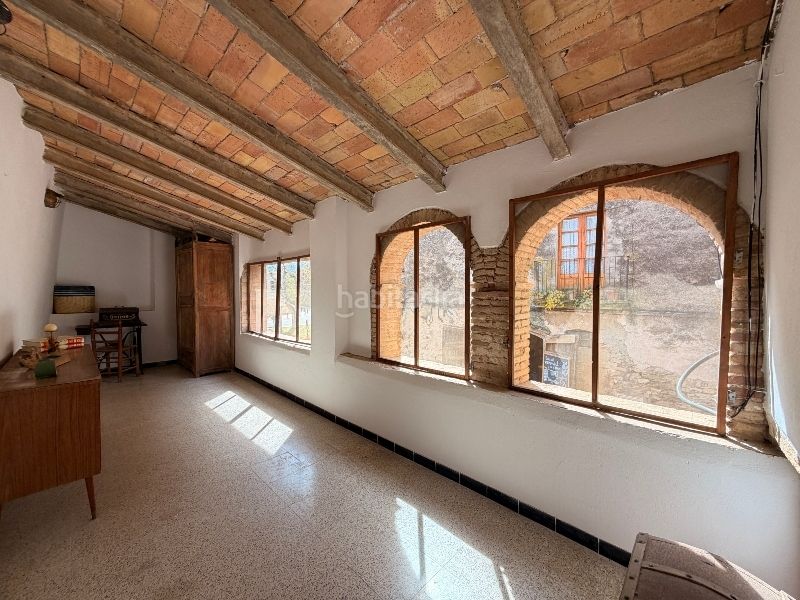 Foto b540cfe8-b26e-4450-b65d-39d600dc5853. Casa amb xemeneia a Forallac