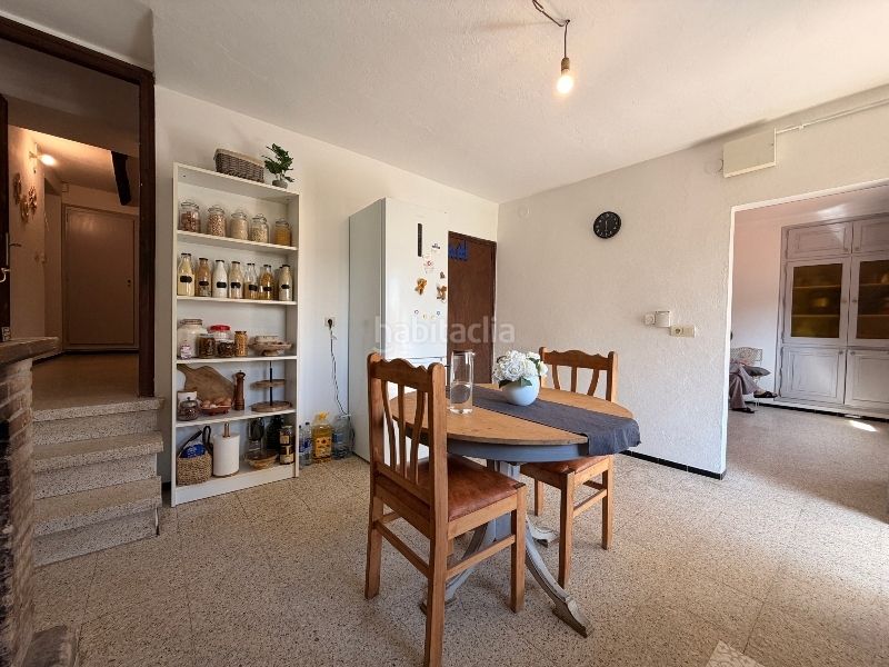Foto c929ef53-03b7-40a7-a851-3f71b96bd7ae. Casa amb xemeneia a Forallac