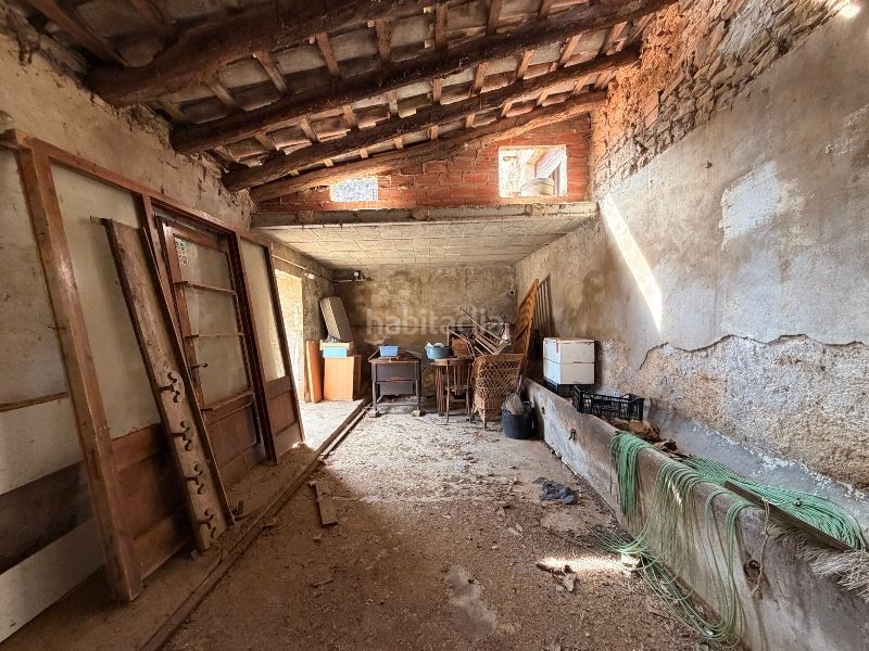 Foto cd1f53b7-7a3b-4dd7-9031-3a5d7902a410. Casa amb xemeneia a Forallac