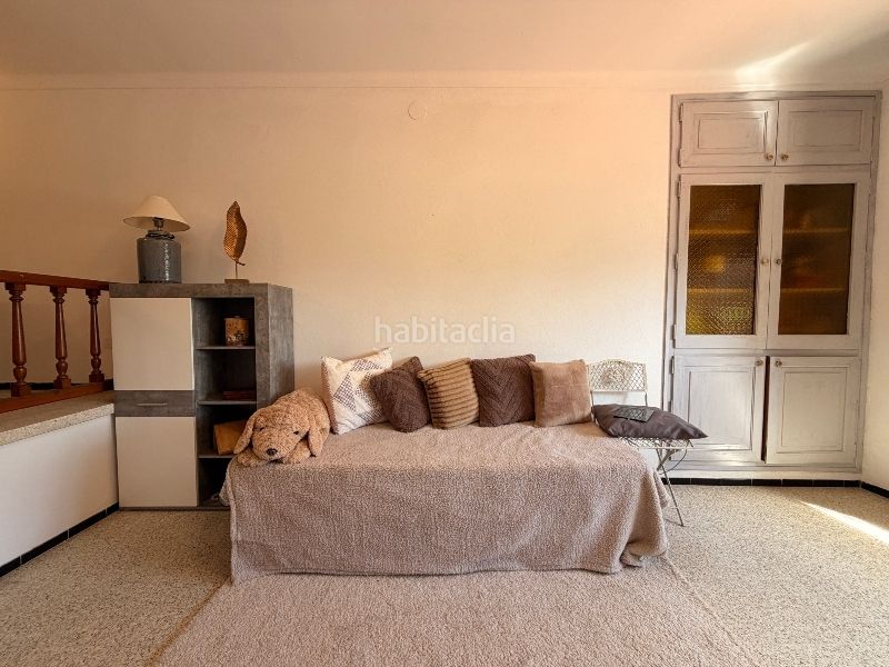 Foto fd0f95c6-55e4-4725-ac2a-32cef8267c98. Casa amb xemeneia a Forallac