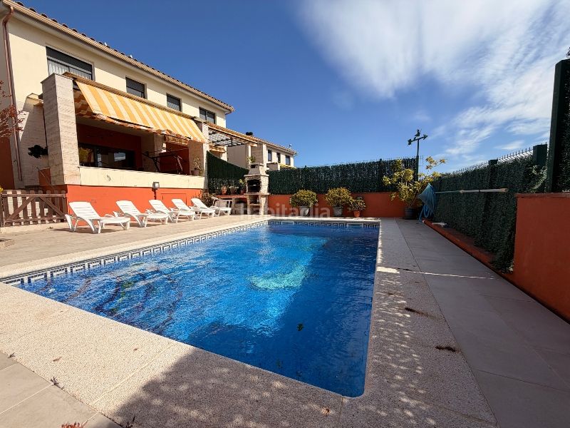 Foto 5b2c4fd1-01d5-43ef-a792-62ced4e5c175. Casa aparellada amb xemeneia calefacció piscina a Palamós