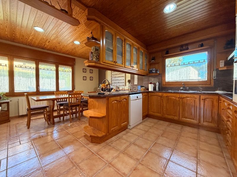 Foto 3472ac3a-2c19-424d-899c-83bf0a7b18e0. Casa amb xemeneia calefacció aparcament piscina a Mont-ras