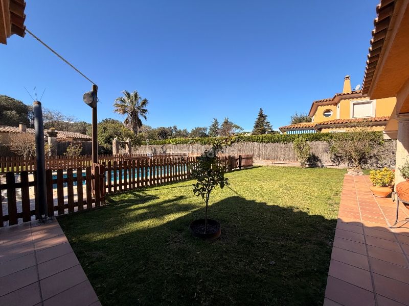 Foto 483573cf-97f2-4743-84c8-62a9b3ff8c79. Casa amb xemeneia calefacció aparcament piscina a Mont-ras