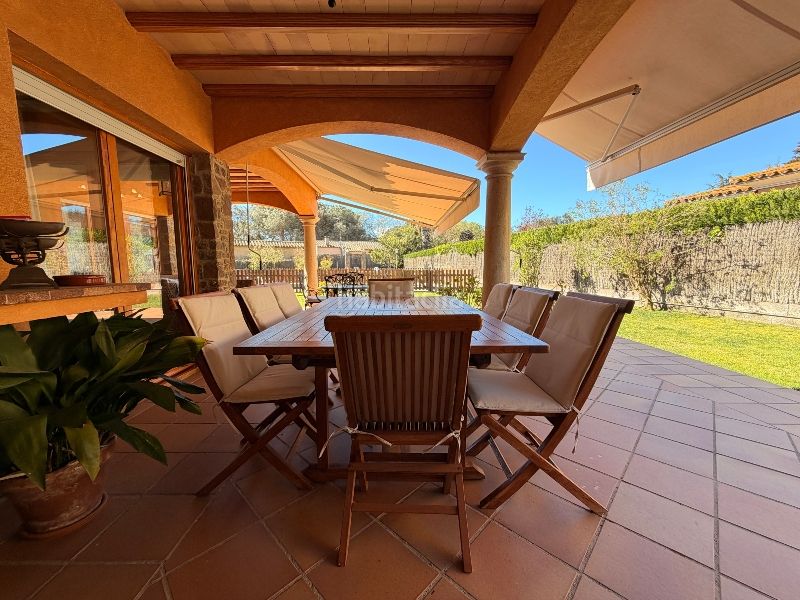 Foto 6e4288de-7924-4987-bbf1-c00e8a8459e6. Casa amb xemeneia calefacció aparcament piscina a Mont-ras