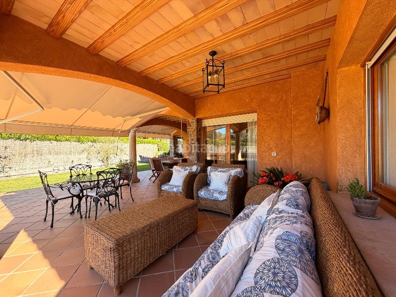 Foto 6f0c4188-f013-4177-83de-0a1abd46b064. Casa amb xemeneia calefacció aparcament piscina a Mont-ras