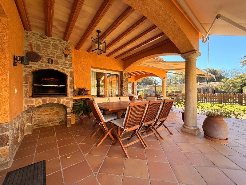 Foto a424e1cc-61e8-4471-9ebc-8c4ec6d96613. Casa amb xemeneia calefacció aparcament piscina a Mont-ras