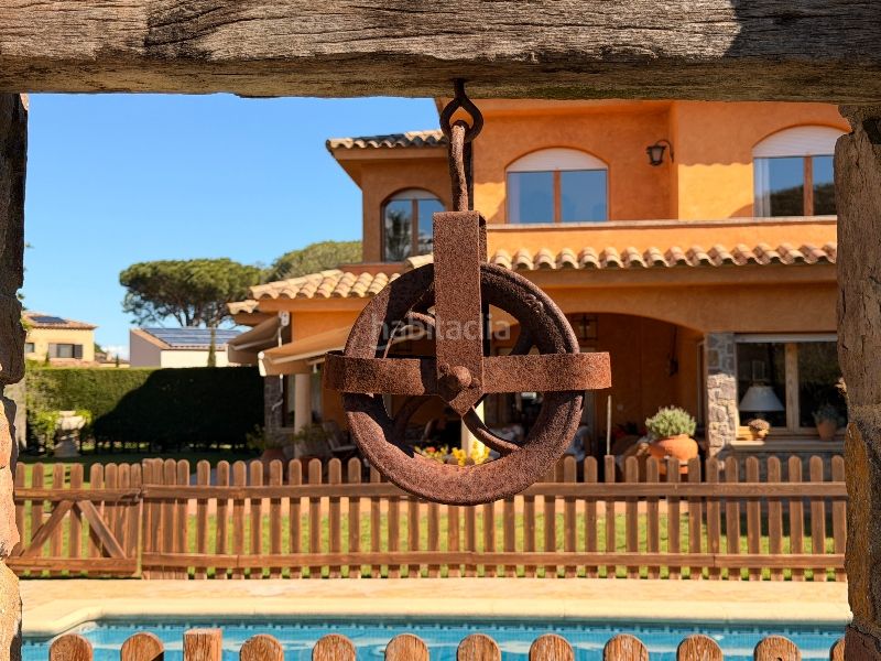 Foto ab318bbe-a6da-46f5-9f44-643a6970523d. Casa amb xemeneia calefacció aparcament piscina a Mont-ras