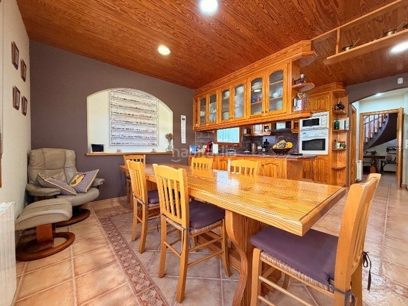 Foto cf80bde4-c4e2-4e81-92ad-367e6f25c259. Casa amb xemeneia calefacció aparcament piscina a Mont-ras