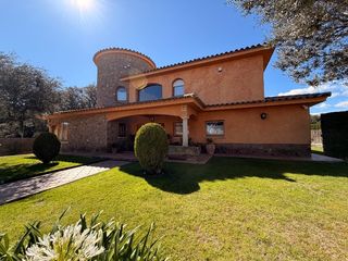 Haus  Carrer de la ciutadella. Baix empordà, mont ras, casa a cuatro vientos.