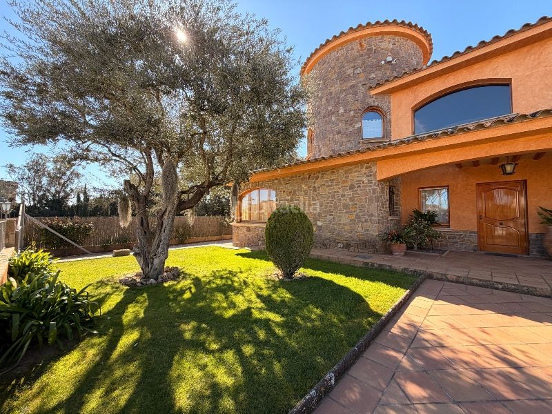 Foto e25de3c7-fa87-462d-8c24-dc40eb9fb69f. Casa amb xemeneia calefacció aparcament piscina a Mont-ras