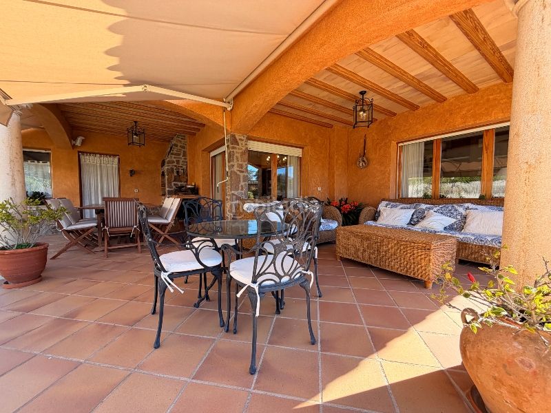 Foto e706e9ea-8d98-48ff-9338-c769d8bd02c7. Casa amb xemeneia calefacció aparcament piscina a Mont-ras