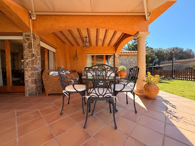 Foto f5637494-dcdc-4921-b5cd-aa99de9e8427. Casa amb xemeneia calefacció aparcament piscina a Mont-ras