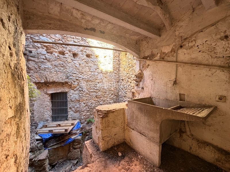 Foto 8959951b-2489-48b0-9e56-b5a3b9d3180c. Casa amb xemeneia aparcament a Torroella de Montgrí