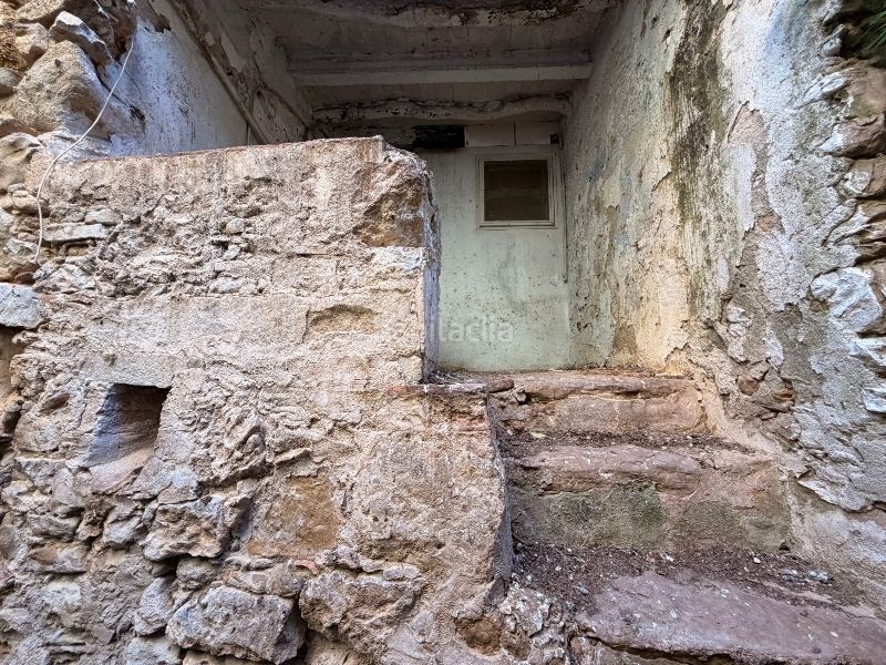 Foto bae2aa20-7966-45f0-b626-7e8debb01181. Casa amb xemeneia aparcament a Torroella de Montgrí